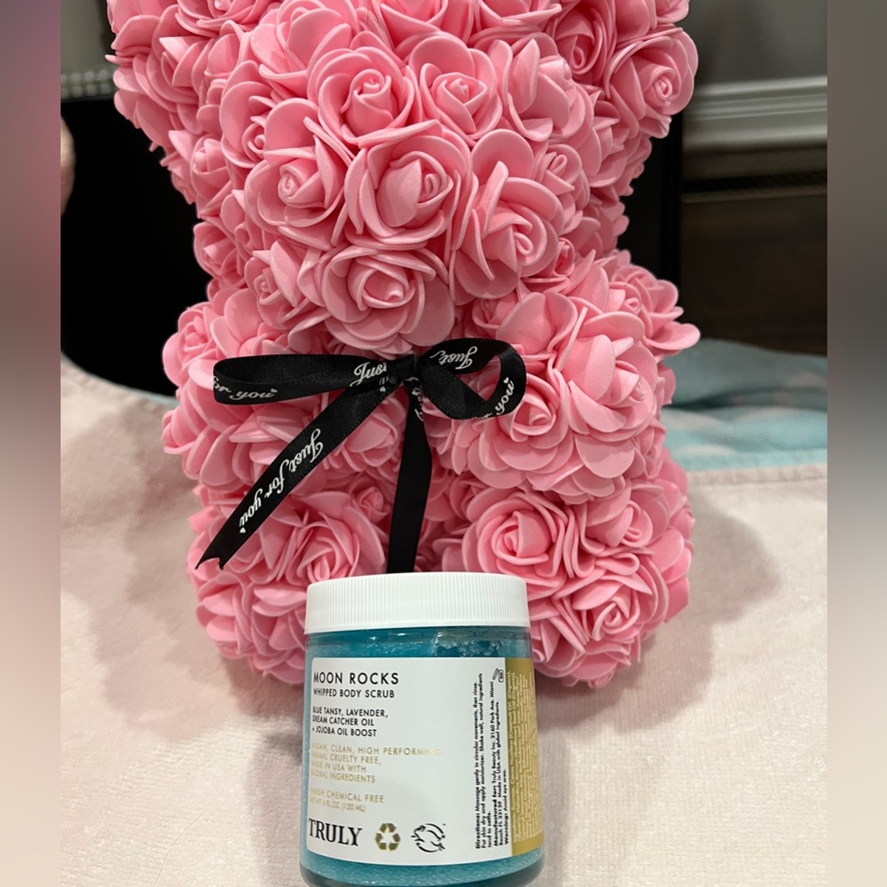 TRULY Moonrocks Exfoliating Scrub